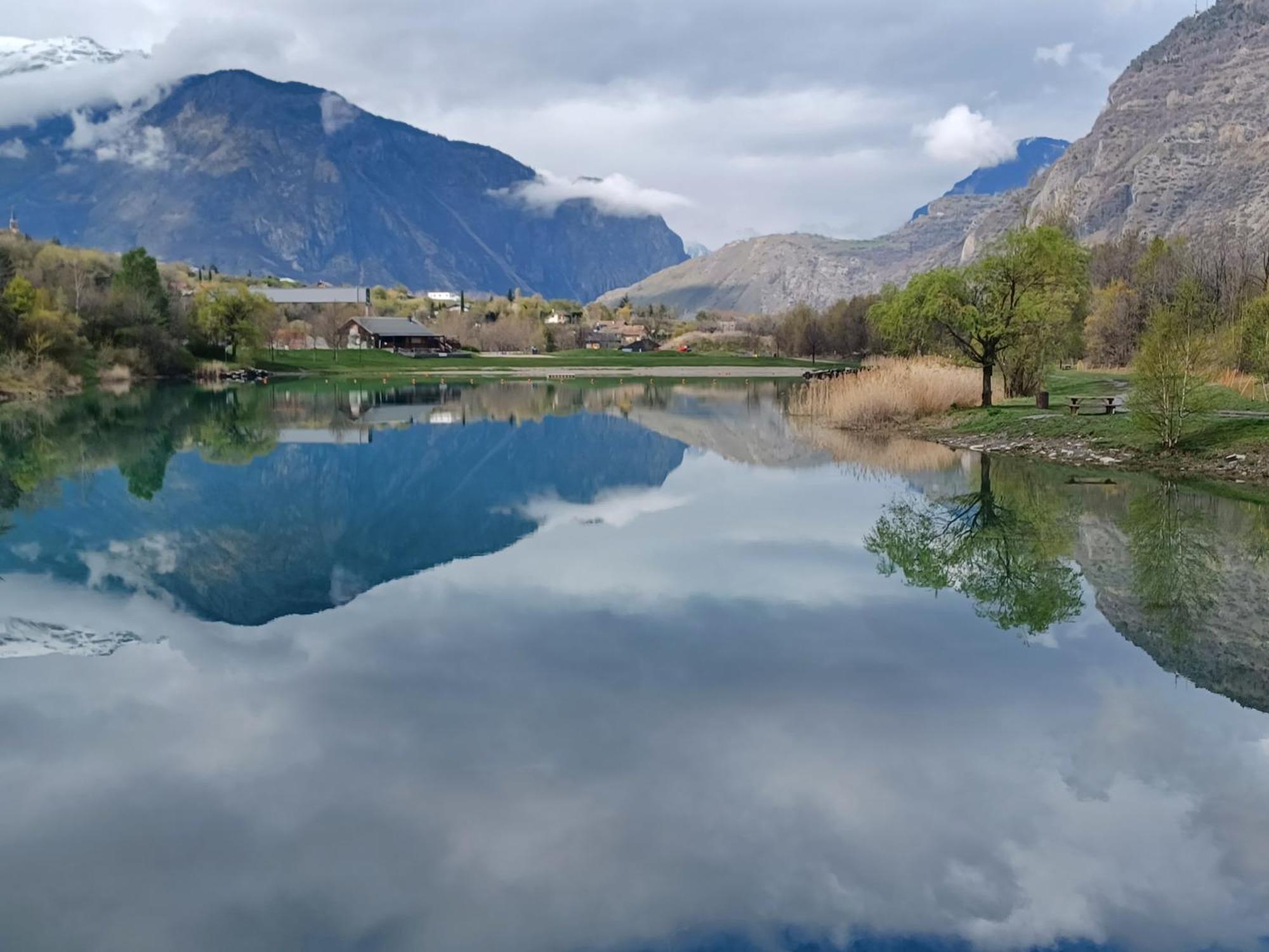 Villargondran, Les Magnifiques Cols De Maurienne Garage Motos, Velos Camera foto